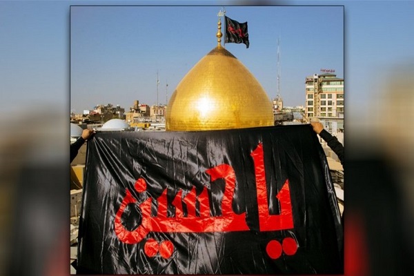 نصب پرچم عزا روی گنبد حسینی بدون مراسم جمعی برگزار میشود
