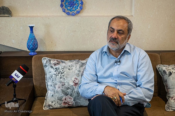 روضهخوانی محرم به انسان جهت میدهد عناد افروغ