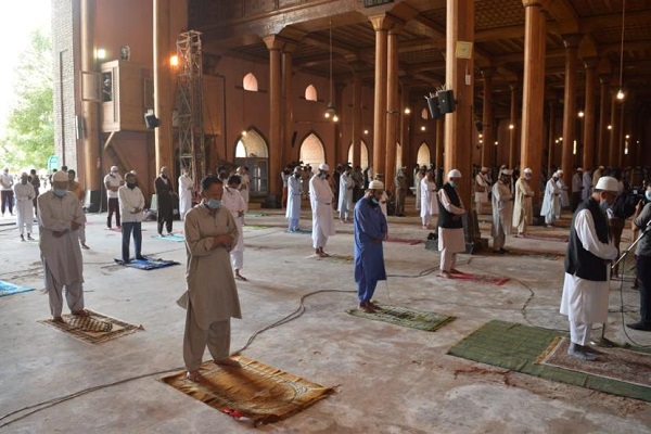 برگزاری نماز جمعه پس از پنج ماه در کشمیر + عکس