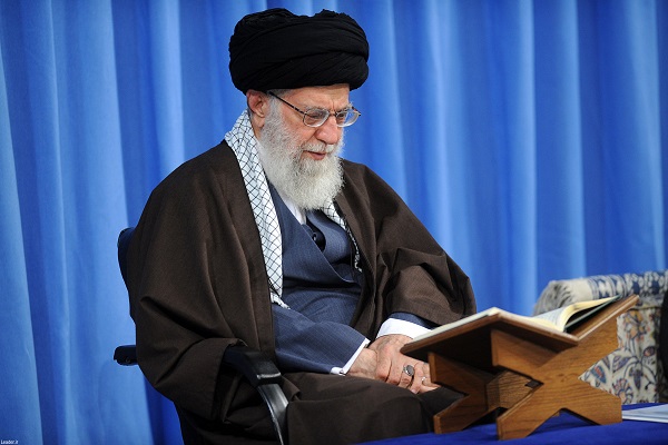 فیلم | خوش و بش رهبر انقلاب با قاریان مصری