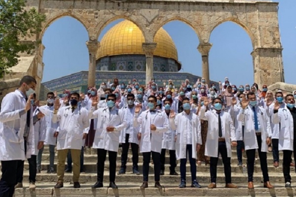 آماده// ادای سوگند پزشکان فلسطینی در مسجد الاقصی