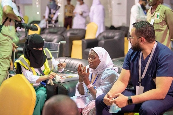 کارکنان حج، پیرامون خانه خدا