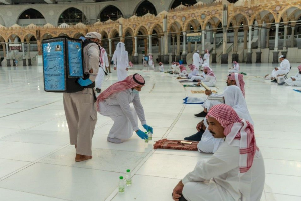 فردا// حج 1441 در سایه کرونا با دستبند هوشمند و سنگ&zwnj;ریزه&zwnj;های ضدعفونی شده// گزارش