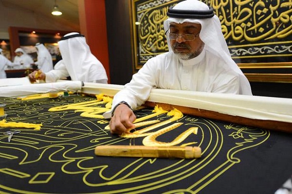 نگاهی به سنت سالانه دوخت و آماده&zwnj;سازی پرده کعبه + فیلم