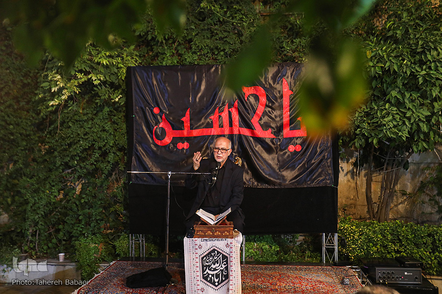 سوگ&zwnj;نشینی قاریان قرآن در شب سوم اباعبدالله(ع) برگزار شد / نام زینب(س) بر زبان قاریان مصری + عکس