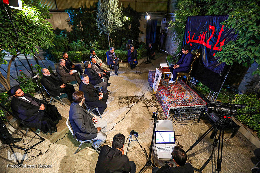 سوگنشینی قاریان قرآن در شب سوم اباعبدالله(ع) برگزار شد / نام زینب(س) بر زبان قاریان مصری منزل موسوی بلده سوگ نشینی قاریان قرآن