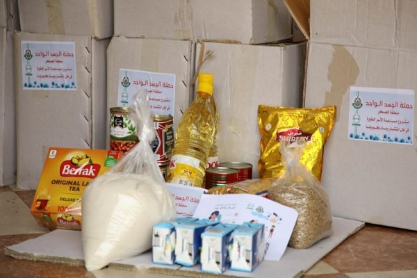 ارائه کمک&zwnj;های خیریه به خانواده&zwnj;های خسارت دیده از کرونا در جنوب نوار غزه +عکس