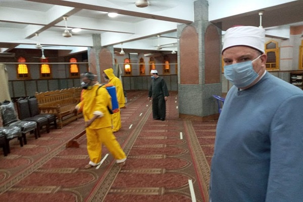 پویش گسترده ضدعفونی مساجد در جیزه مصر +عکس