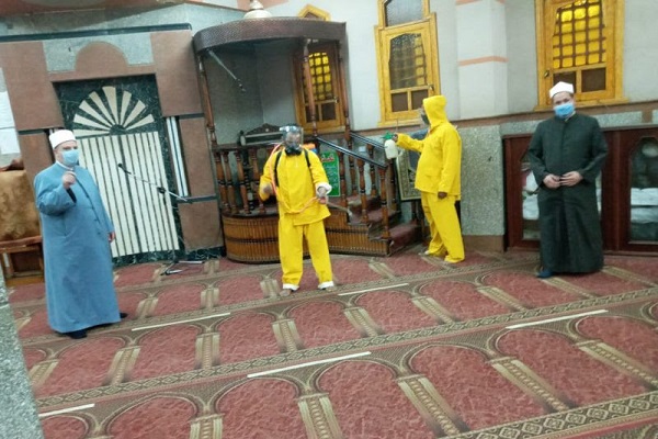 پویش گسترده ضدعفونی مساجد در جیزه مصر +عکس