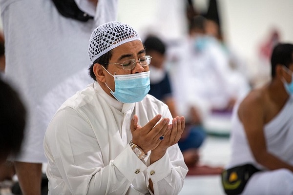 عکس | اقامه نماز صبح در مسجدالحرام پس از هفت ماه تعطیلی / آماده