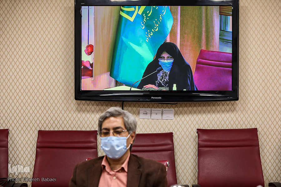 تشدید شکاف بین نسلی با فیکنیوزهایی که انقلاب و جنگ را تحریف میکنند تشدید شکاف بین نسلی با فیکنیوزهایی که انقلاب و جنگ را تحریف میکنند