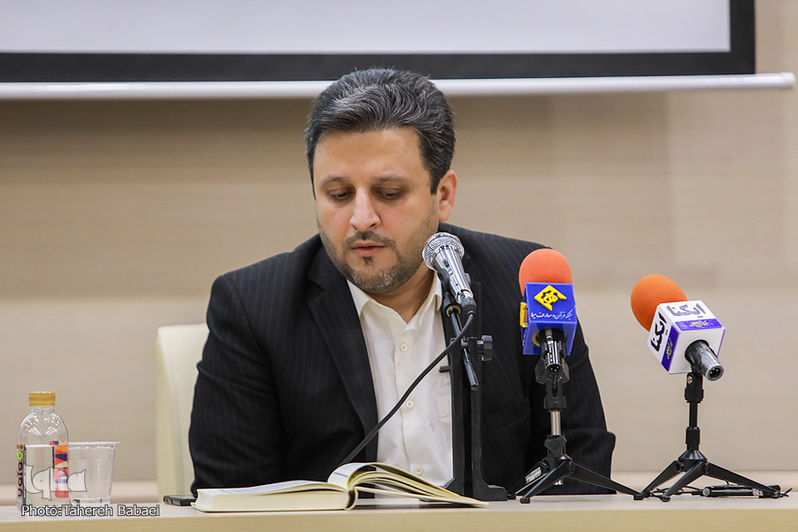 مسعود سیا گرجی قاری بین المللی در مراسم بزرگداشت پدران و مادران آسمانی جامعه قرانی مسعود سیا گرجی قاری بین المللی در مراسم بزرگداشت پدران و مادران آسمانی جامعه قرانی