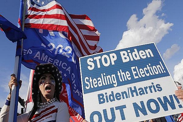 شادی طرفداران بایدن و ناراحتی حامیان ترامپ + عکس شادی طرفداران بایدن و ناراحتی حامیان ترامپ + عکس