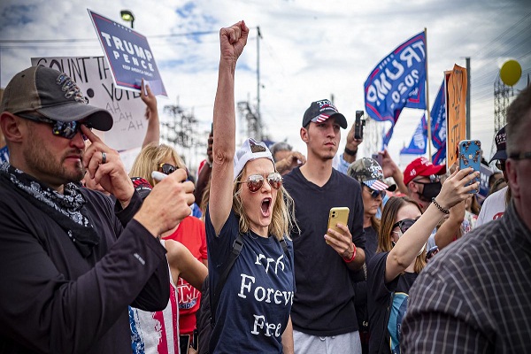 شادی طرفداران بایدن و ناراحتی حامیان ترامپ + عکس شادی طرفداران بایدن و ناراحتی حامیان ترامپ + عکس