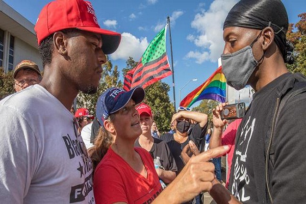 شادی طرفداران بایدن و ناراحتی حامیان ترامپ + عکس شادی طرفداران بایدن و ناراحتی حامیان ترامپ + عکس