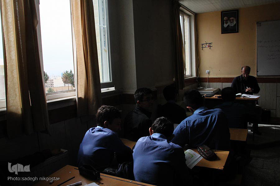 تهدید و تحدید قرآن در مدرسه / وقتی ریشه علاقه به قرآن در مقطع ابتدایی میخشکد تهدید و تحدید قرآن در مدرسه / وقتی ریشه علاقه به قرآن در مقطع ابتدایی میخشکد