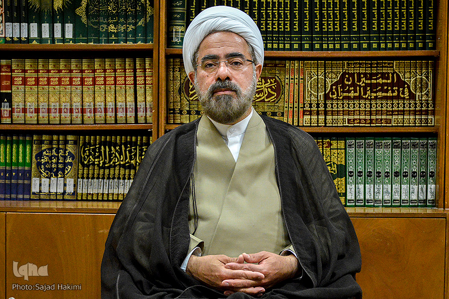 بدون قرآن معرفت اصیل حاصل نمیشود/ لزوم گذر از اندیشه نائینی و دل بستن به فقه جواهری بدون قرآن معرفت اصیل حاصل نمیشود/ لزوم گذر از اندیشه نائینی و دل بستن به فقه جواهری