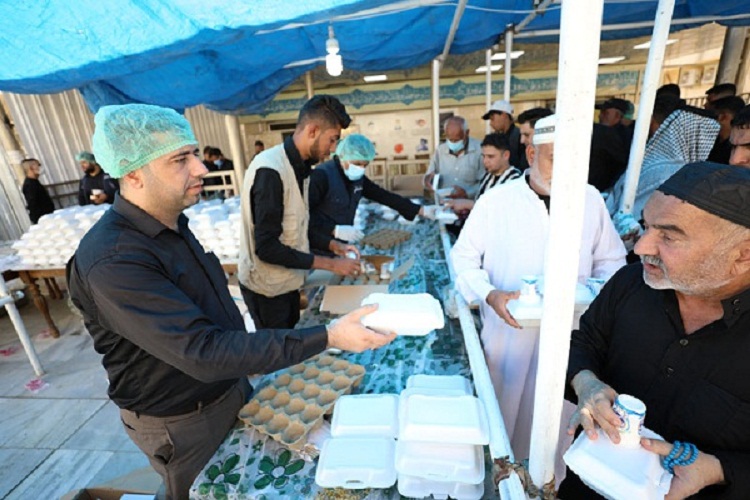 خدمت&zwnj;رسانی بهداشتی و غذایی آستان مقدس عسکریین(ع) به زائران + عکس