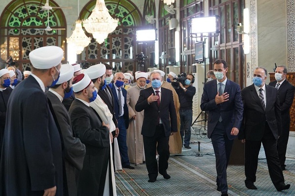 شرکت اسد در مراسم سالروز ولادت پیامبر اکرم (ص) در مسجدی در دمشق+عکس