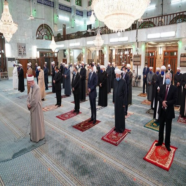شرکت اسد در مراسم سالروز ولادت پیامبر اکرم (ص) در مسجدی در دمشق+عکس شرکت اسد در مراسم سالروز ولادت پیامبر اکرم (ص) در مسجدی در دمشق+عکس