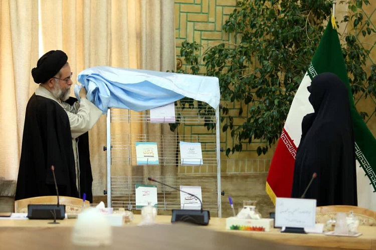 پاسخ به روز و مناسب حوزویان به مسائل معاصر/ رونمایی از آثار جدید الزهراء(س)