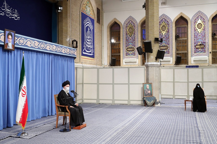 دیدار دستاندرکاران مراسم سالگرد شهید سلیمانی با رهبر معظم انقلاب اسلامی دیدار دستاندرکاران مراسم سالگرد شهید سلیمانی با رهبر معظم انقلاب اسلامی