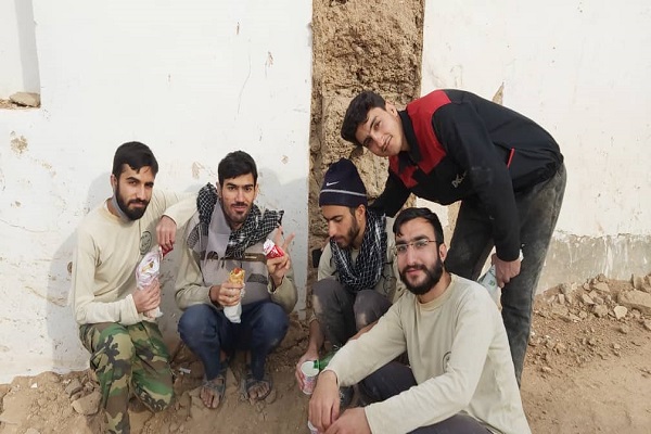 ارسال نشود//////خدمت&zwnj;رسانی گروه جهادی امام رضا(ع) در &laquo;جمعه&zwnj;&zwnj;های جهادی&raquo; / مسئولان با حضور در گروه&zwnj;های جهادی درد مردم را حس کنند