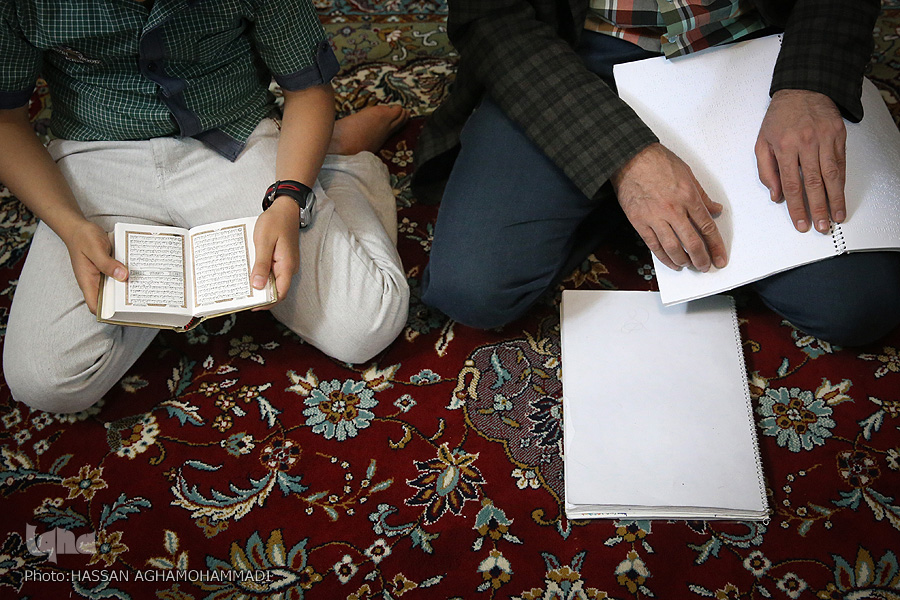 جاذبه قرآن در زندگی زوج روشندل حافظ قرآن / گلایه از کم&zwnj;لطفی&zwnj;های بهزیستی نسبت به معلولان