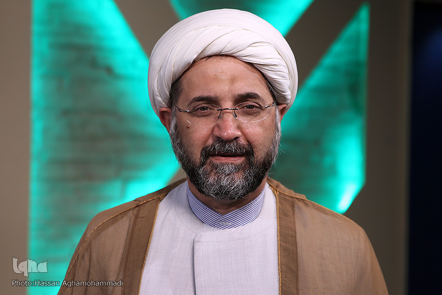 حجتالاسلام والمسلمین کاوس روحیبرندق، عضو هیئت علمی دانشگاه تربیت مدرس و از شاگردان آیتالله بهجت حجتالاسلام والمسلمین کاوس روحیبرندق، عضو هیئت علمی دانشگاه تربیت مدرس و از شاگردان آیتالله بهجت