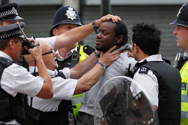 عضو مسلمان کنگره: پلیس آمریکا ذاتاً نژادپرست است عضو مسلمان کنگره: پلیس آمریکا ذاتاً نژادپرست است