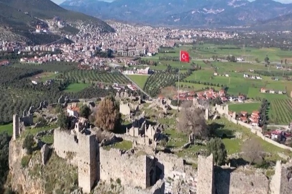 نوای اذان در مسجد 600 ساله &laquo;موغله&raquo; ترکیه طنین&zwnj;انداز می&zwnj;شود