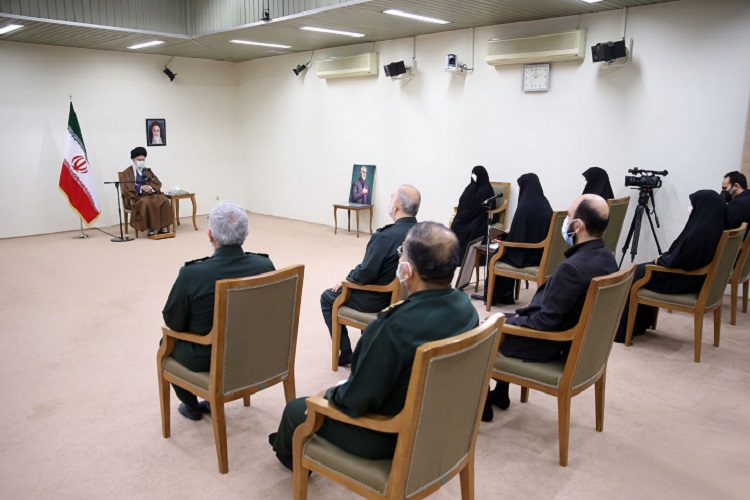 دیدار خانواده سردار سپهبد شهید سلیمانی با رهبر معظم انقلاب دیدار خانواده سردار سپهبد شهید سلیمانی با رهبر معظم انقلاب