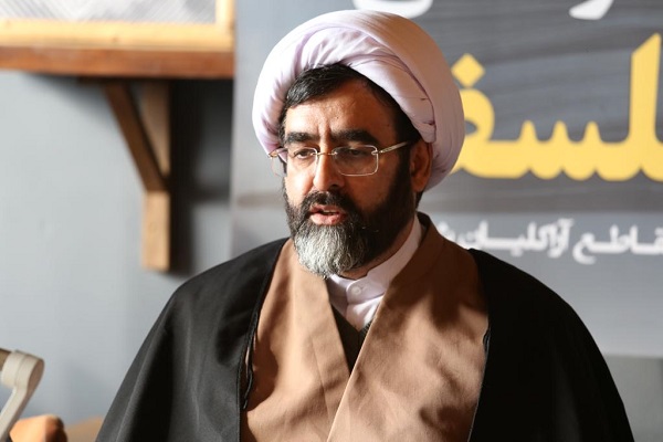 عرفان با دین و شریعت تضادی ندارد عرفان با دین و شریعت تضادی ندارد