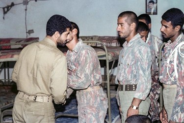 خاطره&zwnj;ای ناب از ابتکار سردار سلیمانی برای جذب سربازان به قرآن+ صوت خاطره