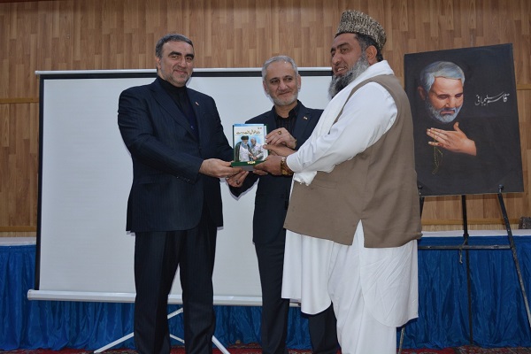 شهید سلیمانی نه تنها بر سرزمینها بلکه بر دلهای همه مسلمانان سرداری می کرد شهید سلیمانی نه تنها بر سرزمینها بلکه بر دلهای همه مسلمانان سرداری می کرد