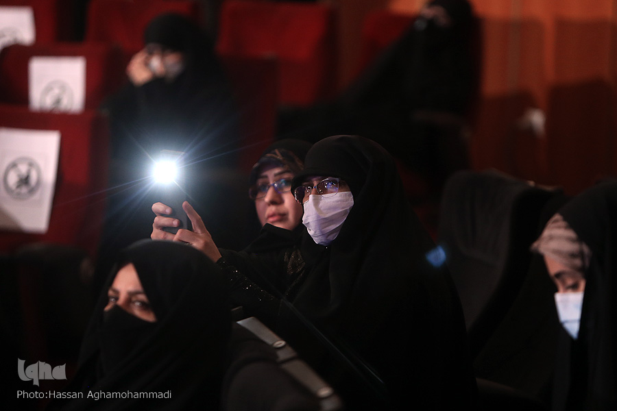 حاشیه&zwnj;نگاری ایکنا از شب سوم مسابقات سراسری قرآن / حضور پرشور مردم و کم رنگ مسئولان