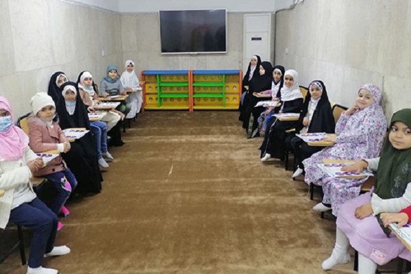 برگزاری دوره آموزش قرآن برای دختران عراقی در صحن حرم امامین کاظمین(ع) + عکس برگزاری دوره آموزش قرآن برای دختران عراقی در صحن حرم امامین کاظمین(ع) + عکس