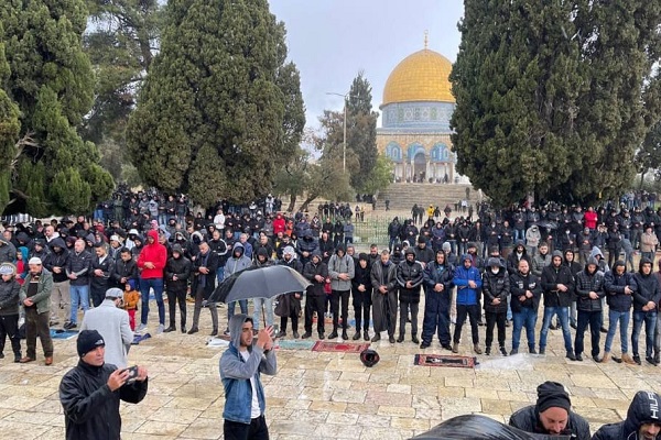نماز جمعه مسجدالاقصی با حضور ۳۰ هزار فلسطینی نماز جمعه مسجدالاقصی با حضور ۳۰ هزار فلسطینی