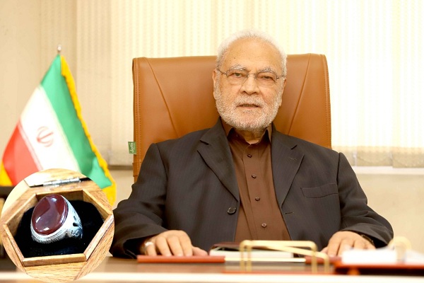 انگشتر اهدایی رهبر معظم انقلاب اسلامی به منوچهر محمدی انگشتر اهدایی رهبر معظم انقلاب اسلامی به منوچهر محمدی