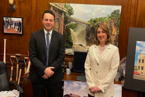 انتصاب نخستین زن فلسطینی در شورای شهر پاترسون آمریکا