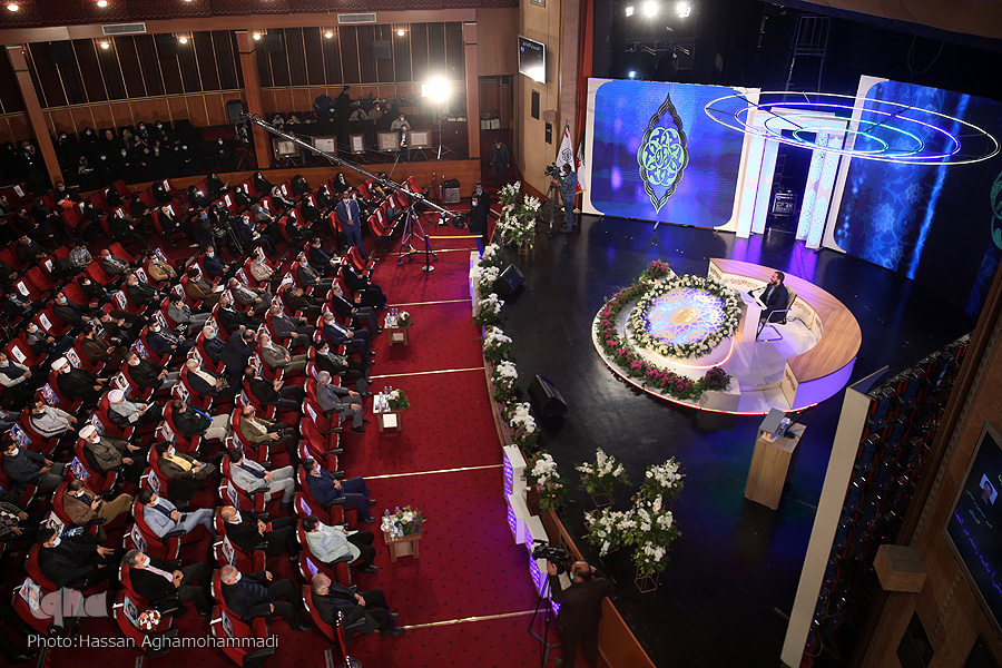 حاشیه نگاری ایکنا از مراسم اختتامیه مسابقات سراسری قرآن حاشیه نگاری ایکنا از مراسم اختتامیه مسابقات سراسری قرآن