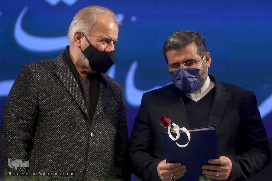 نگاهی دیگر به آئین پایانی مسابقات سراسری قرآن 1400 نگاهی دیگر به آئین پایانی مسابقات سراسری قرآن 1400