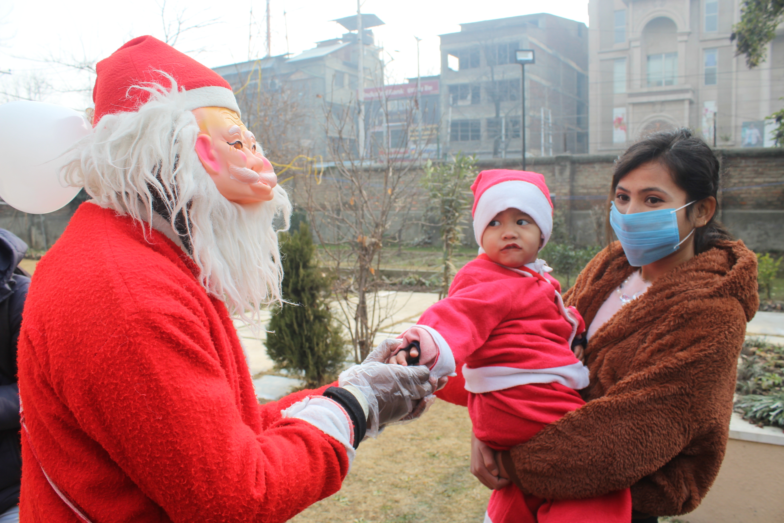 مراسم شب کریسمس در دره کشمیر + عکس