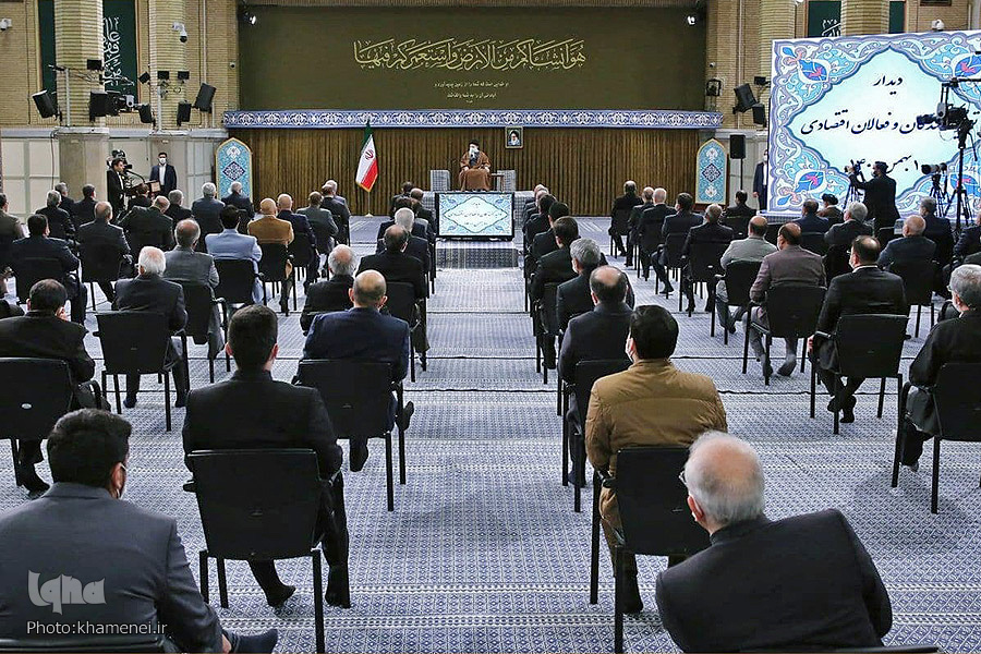 دیدار جمعی از تولیدکنندگان و مسئولان اقتصادی با رهبر معظم انقلاب دیدار جمعی از تولیدکنندگان و مسئولان اقتصادی با رهبر معظم انقلاب