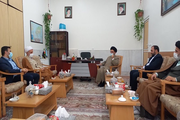 بازدید رئیس دانشگاه قم از مجتمع زبان های خارجی المصطفی