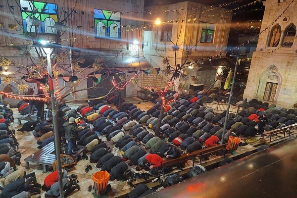حضور هزاران نمازگزار فلسطینی در مسجدالاقصی و مسجد النصر در رویداد «فجر عظیم» حضور هزاران نمازگزار فلسطینی در مسجدالاقصی و مسجد النصر در رویداد «فجر عظیم»
