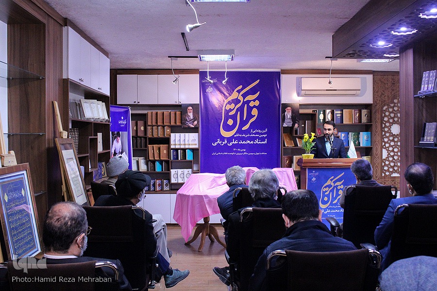 در انتظار عکس/وقتی خوشنویسی در خدمت کتابت قرآن قرار می&zwnj;گیرد ارزش آن از حد بیرون است/  هنر خط جزئی از نورانیت قرآن + فیلم