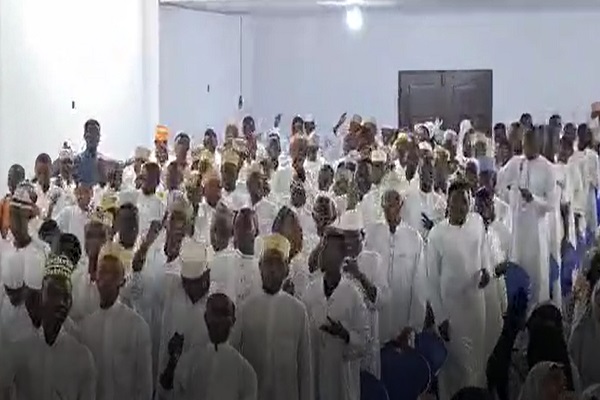 شور دانشجویان اهل تانزانیا برای اجرای نغمه انقلابی «خمینی ای امام» شور دانشجویان اهل تانزانیا برای اجرای نغمه انقلابی «خمینی ای امام»