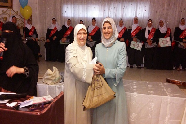 «نائله صبری» بانوی فلسطینی صاحب تفسیر المبصر لنور القرآن/آماده «نائله صبری» بانوی فلسطینی صاحب تفسیر المبصر لنور القرآن/آماده