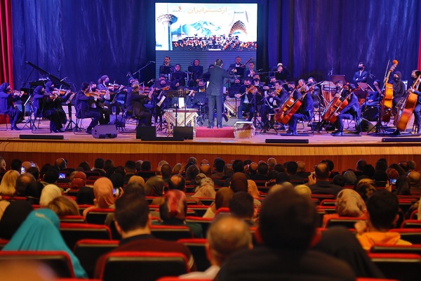 طنین سرود &laquo;ای ایران&raquo; در سالن يونسكو بیروت + عکس